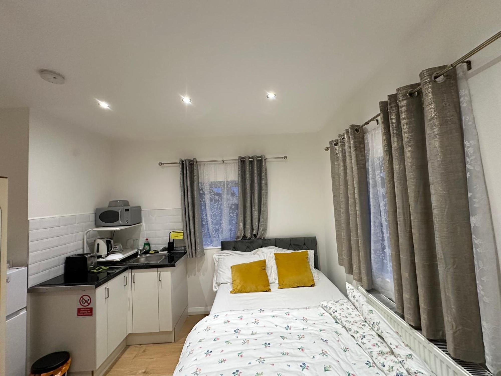 Luxury Ensuite 2Nd Studio Flat With Great Views In Keedonwood Road With Fully Own Bathroom Newly Added And Private Kitchenette Бромли Экстерьер фото