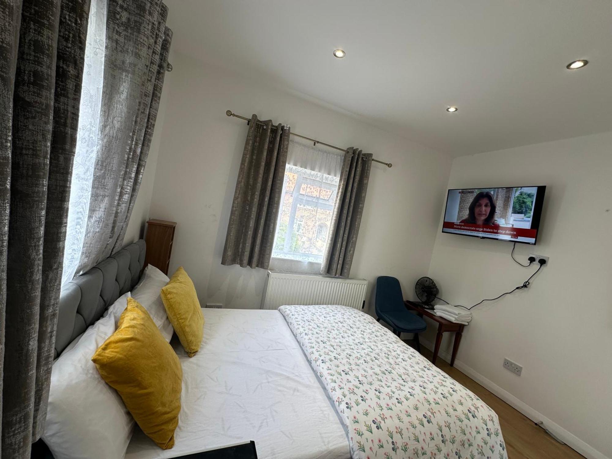 Luxury Ensuite 2Nd Studio Flat With Great Views In Keedonwood Road With Fully Own Bathroom Newly Added And Private Kitchenette Бромли Экстерьер фото